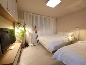 Hongdae, 10mins to Hapjeong Station, Mangwon station, 2 rooms 3 beds, max 5pax